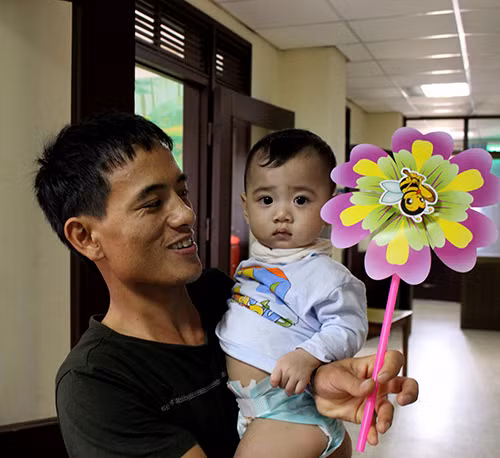 Trung thu đi tìm em ở bệnh viện ảnh 9