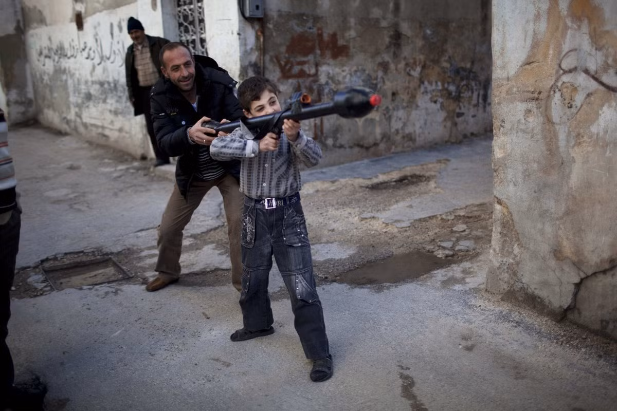Ảnh đoạt giải đầy ám ảnh về cuộc chiến Syria ảnh 3