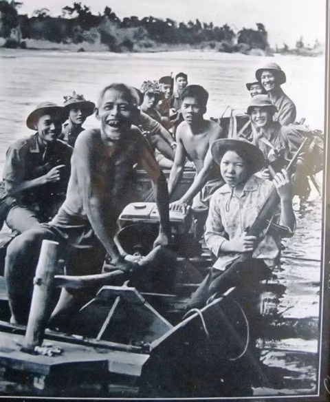 Cô lái đò bên dòng Thạch Hãn ảnh 2