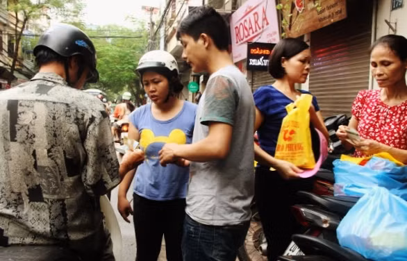 Nghẹt thở tìm mua bánh trung thu cổ truyền Hà Nội ảnh 9