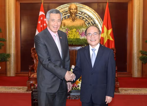 Chủ tịch QH Nguyễn Sinh Hùng tiếp Thủ tướng Singapore ảnh 1