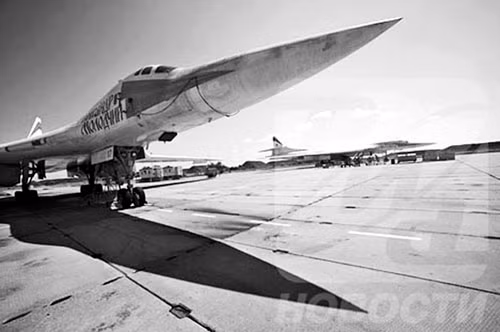Tu-160 - oanh tạc cơ khiến người Mỹ căng thẳng ảnh 1