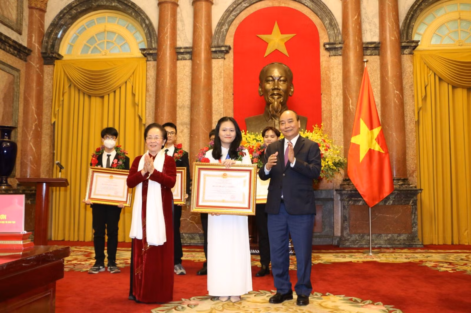 Chú thích ảnh