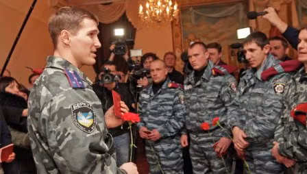  Nga sẵn sàng thuê cảnh sát Ukraine ảnh 1