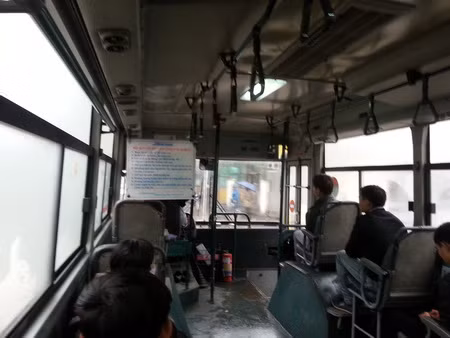 Nhiều bất cập trong ý thức xây dựng văn hóa xe buýt ảnh 1