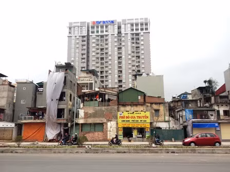 Nhà siêu méo án ngữ mặt phố Hà Nội ảnh 15