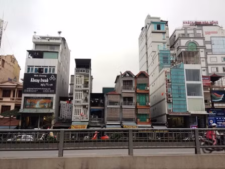 Nhà siêu méo án ngữ mặt phố Hà Nội ảnh 16