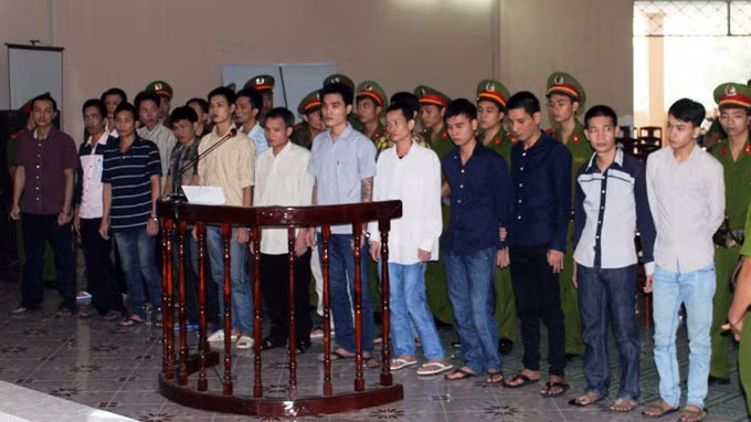 Xét xử 18 bị cáo gây rối tại Trại giam Xuân Lộc ảnh 1