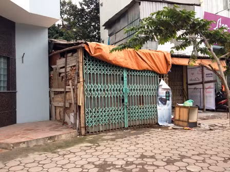 Nhà siêu méo án ngữ mặt phố Hà Nội ảnh 9
