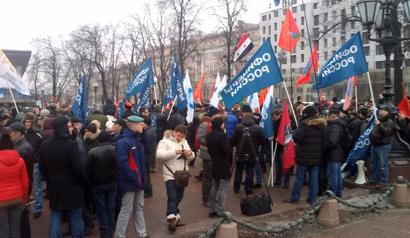 Người Moskva tuần hành ủng hộ đồng bào Nga tại Ukraine ảnh 6