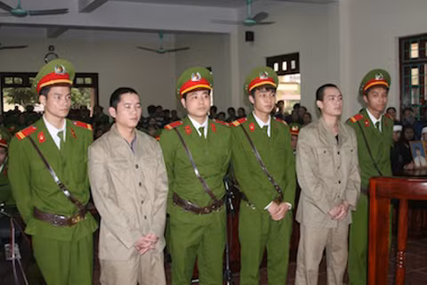  Vụ 'quan tài diễu phố': Đồng loạt tố điều tra viên mớm cung ảnh 2
