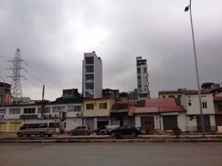 Nhà siêu méo án ngữ mặt phố Hà Nội ảnh 12