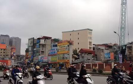 Nhà siêu méo án ngữ mặt phố Hà Nội ảnh 17
