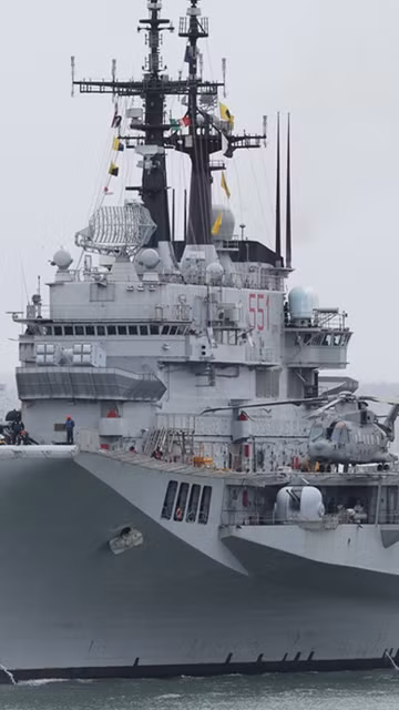 Tàu ITS Giuseppe Garibaldi rời Portsmouth (Anh) để tham gia các cuộc tập trận hải quân của NATO vào tháng 2/2024. Con tàu này đã được chuyển giao cho Indonesia, trở thành tàu sân bay đầu tiên của đất nước vạn đảo, với tên mới là KRI Sriwijaya trong tuần này. Ảnh: N.I