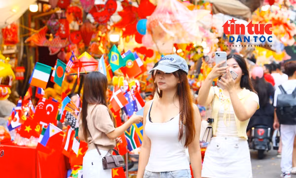 Rộn ràng chợ Trung thu phố Hàng Mã