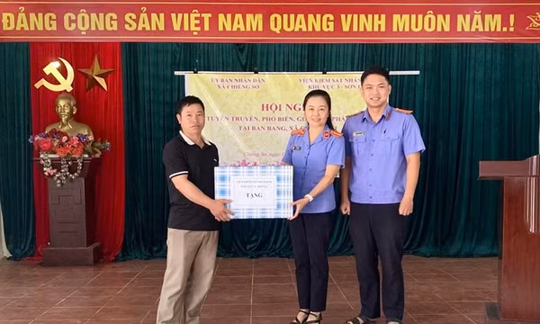 Viện kiểm sát phổ biến, giáo dục pháp luật cho người dân vùng cao