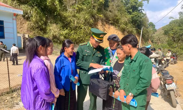 Bộ đội Biên phòng tỉnh Sơn La phổ biến, giáo dục pháp luật cho đồng bào dân tộc thiểu số.
