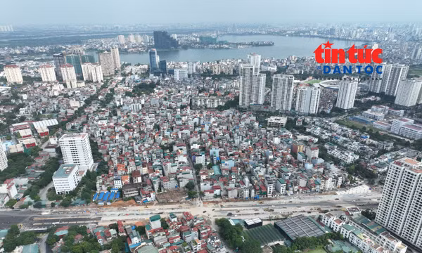Vành đai 2,5 qua Xuân Đỉnh đang trải nhựa, chuẩn bị thông xe kỹ thuật