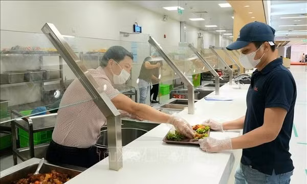 Thu nhập người lao động tăng, áp lực chi phí sinh hoạt vẫn hiện hữu