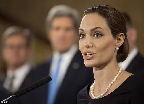 Angelina Jolie thành chính khách Hội nghị G8 ảnh 6