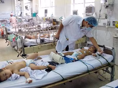 Cảnh báo bệnh tay chân miệng "vào mùa" ảnh 1