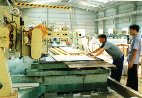 Yên Bái lấy lợi ích của người lao động làm trọng tâm ảnh 1