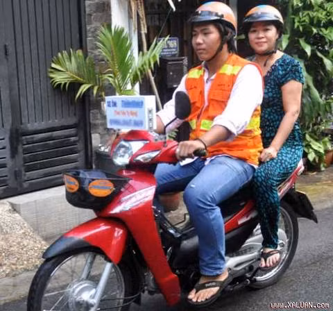 Taxi xe ôm - dịch vụ hấp dẫn ở Hà Nội ảnh 1