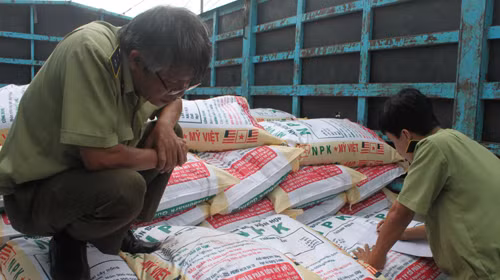 Phạt doanh nghiệp làm phân bón kém chất lượng ảnh 1