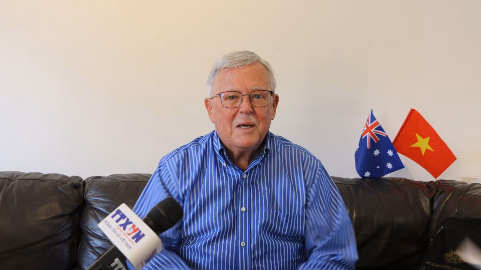 Giáo sư Carl Thayer, Học viện Quốc phòng Australia, Đại học New South Wales.