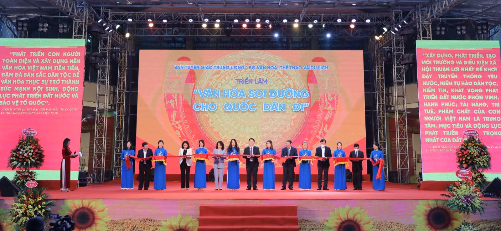 Khai mạc triển lãm “Văn hóa soi đường cho quốc dân đi”, chào mừng Hội nghị Văn hóa toàn quốc 2021.