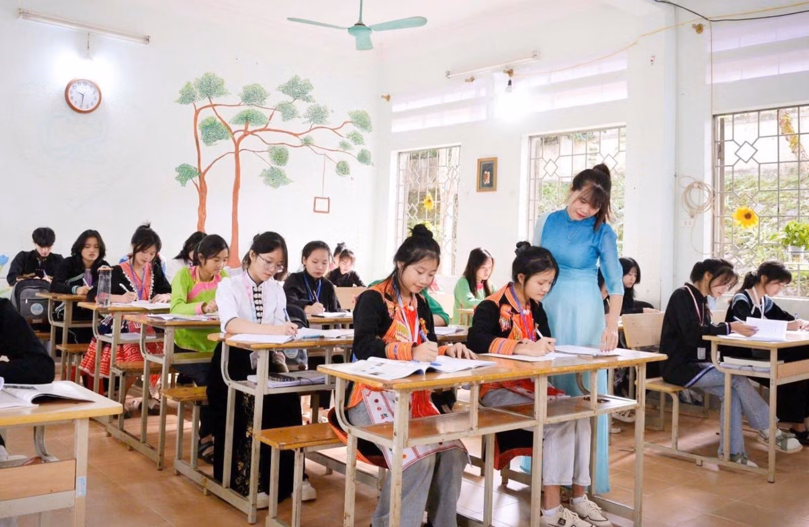 Học sinh Trường PTDTNT - THPT tỉnh Lai Châu được học tập ttrong môi trường thuận lợi với cơ sở vật chất khang trang.
