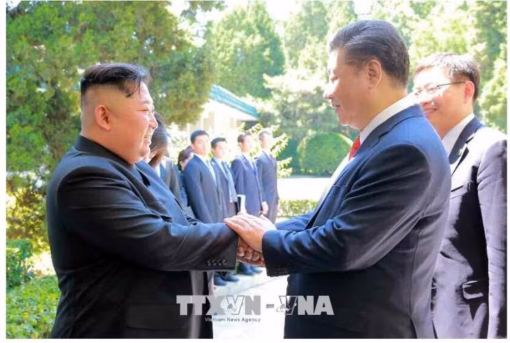 Thế giới tuần qua: Lãnh đạo Triều Tiên thăm Trung Quốc lần 3; chính sách nhập cư Mỹ đảo chiều ảnh 1