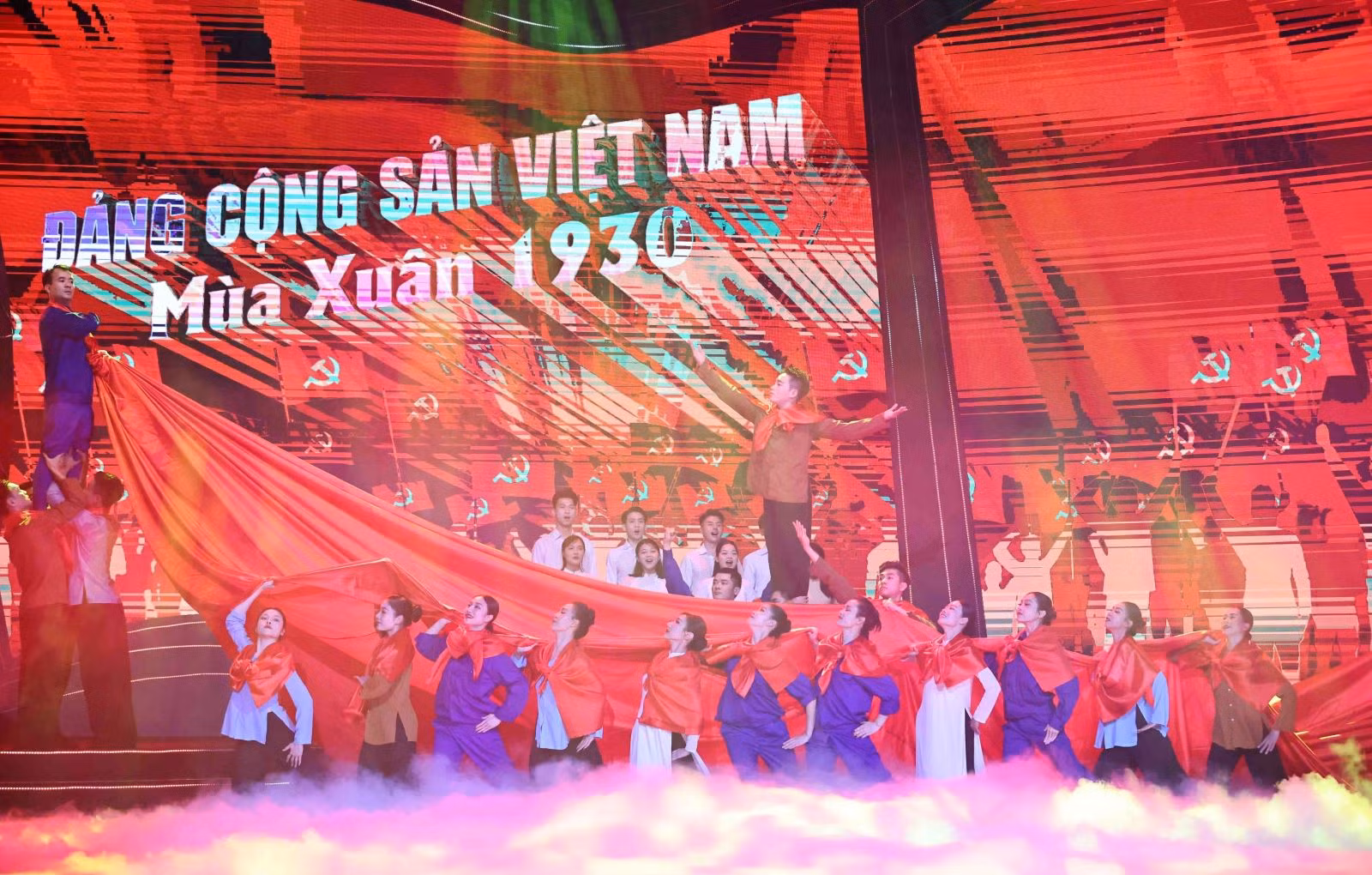 Chương trình chính luận nghệ thuật “Mãi mãi niềm tin theo Đảng” chào mừng 95 năm Ngày thành lập Đảng Cộng sản Việt Nam.