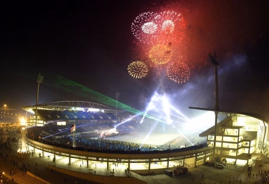 Bắn pháo hoa chào mừng Đại hội Thể thao Đông Nam Á (Sea Games 22), lần đầu tiên tổ chức tại Việt Nam (2003).
