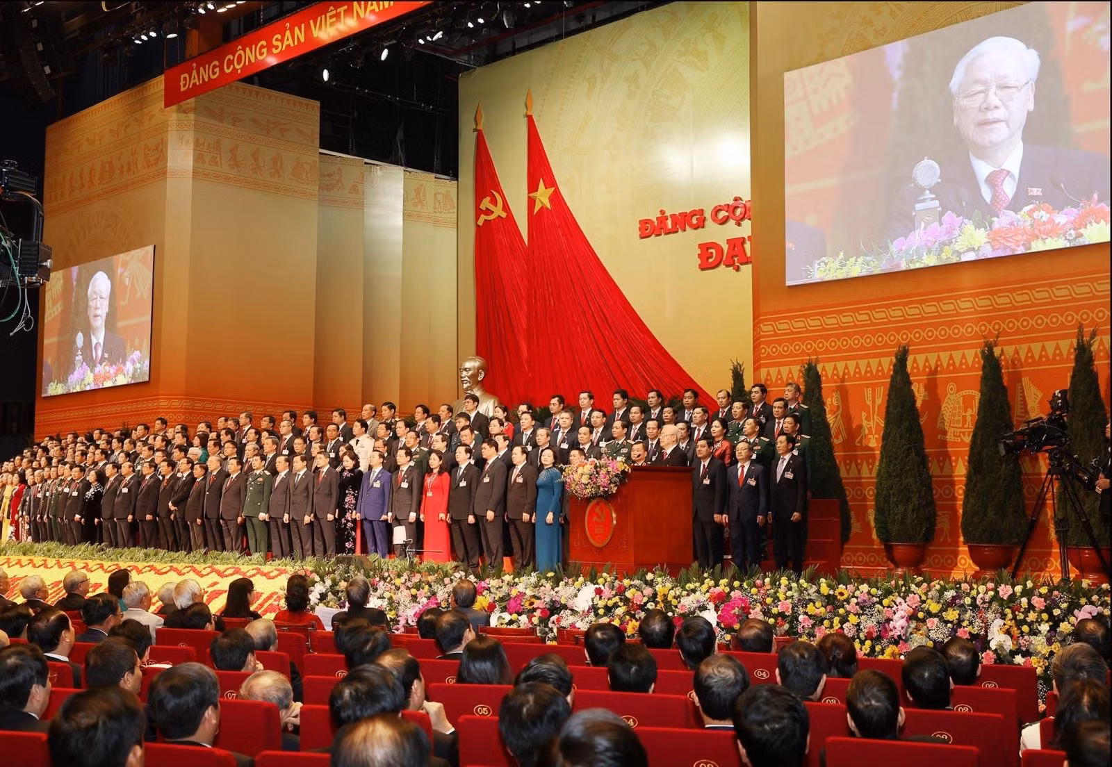 Đồng chí Nguyễn Phú Trọng, Tổng Bí thư Ban Chấp hành Trung ương khóa XIII, Chủ tịch nước CHXHCN Việt Nam thay mặt Ban Chấp hành Trung ương khóa XIII phát biểu ý kiến.