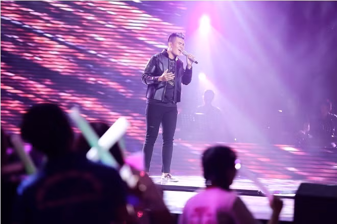 The Voice 2017: Ngô Anh Đạt 'Não cá vàng'- người đàn ông trong hình hài cậu bé ảnh 1