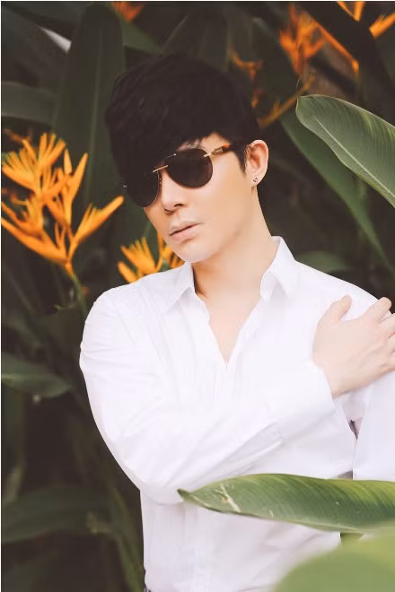 Nathan Lee khoe bộ sưu tập sơ mi hàng hiệu ảnh 6