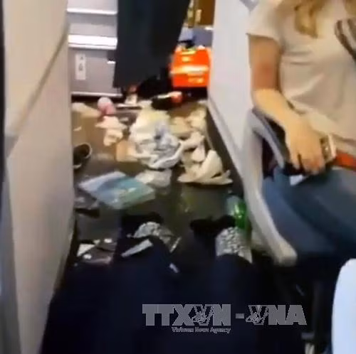 27 hành khách bị thương khi máy bay đi vào vùng nhiễu động ảnh 1