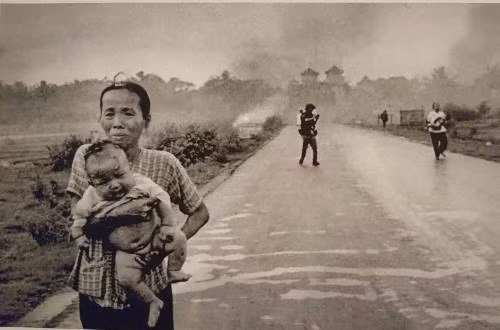Nhiếp ảnh gia Nick Út trao tặng 'Em bé Napalm' cho Bảo tàng Phụ nữ ảnh 6