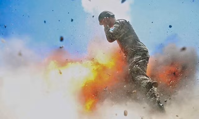 Bức ảnh bi tráng về khoảnh khắc cuối cùng của người lính Afghanistan ảnh 1