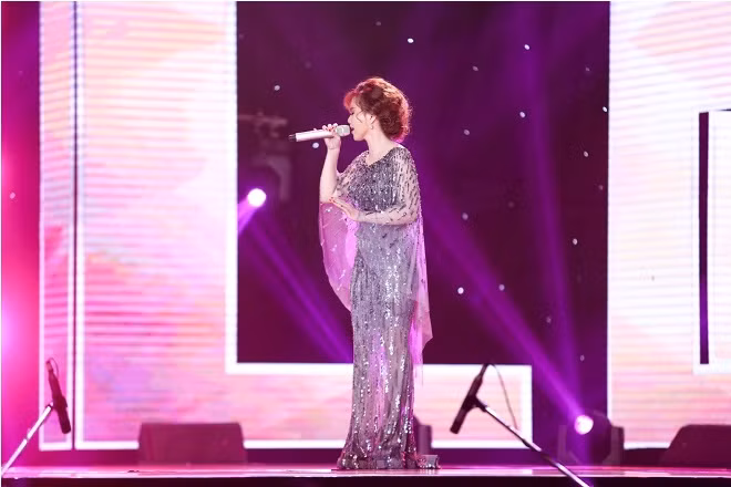 Thần tượng Bolero: Hát 'Chuyến tàu hoàng hôn' Mai Hường- Ý Linh dắt tay nhau đi tiếp ảnh 4