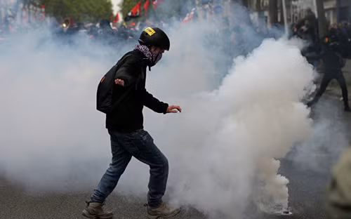 Hàng trăm người bị bắt sau khi ông Macron đắc cử ảnh 1