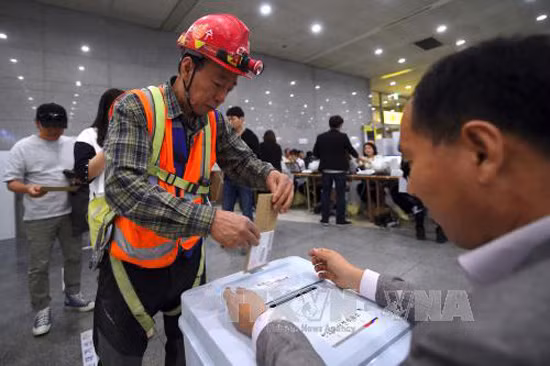 Bầu cử Tổng thống Hàn Quốc: Tỷ lệ bỏ phiếu sớm cao kỷ lục ảnh 1
