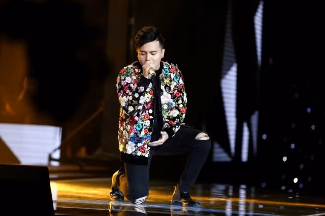 The Voice 2017 vòng liveshow: Dương Thuận khiến 'Chí Phèo' trở nên phê pha hơn nhiều ảnh 4