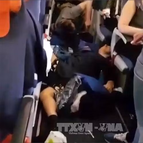 27 hành khách bị thương khi máy bay đi vào vùng nhiễu động ảnh 2