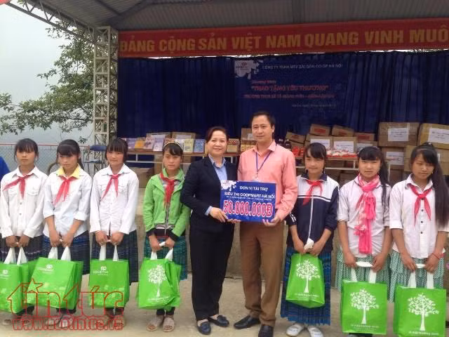 ‘Trao tặng yêu thương’ cho học sinh xã Tả Giàng Phình, Sa Pa ảnh 4