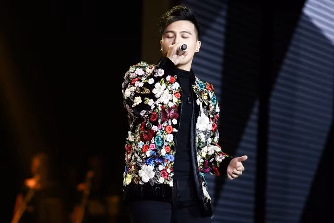 The Voice 2017 vòng liveshow: Dương Thuận khiến 'Chí Phèo' trở nên phê pha hơn nhiều ảnh 2