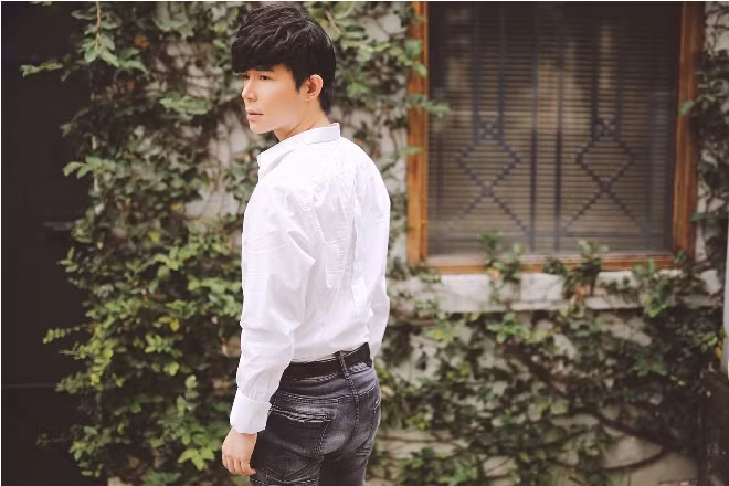 Nathan Lee khoe bộ sưu tập sơ mi hàng hiệu ảnh 2