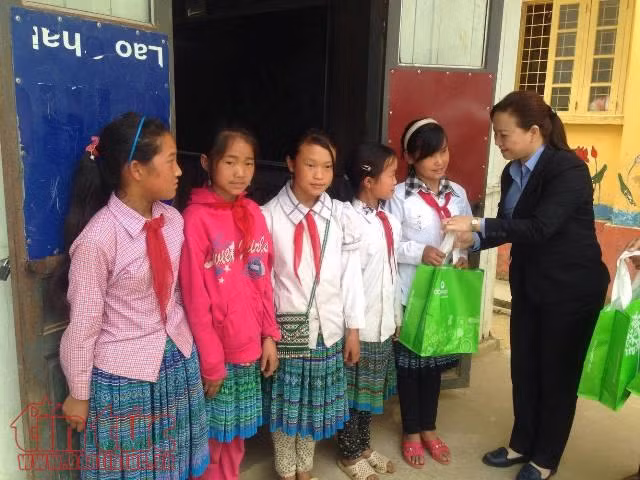 ‘Trao tặng yêu thương’ cho học sinh xã Tả Giàng Phình, Sa Pa ảnh 1