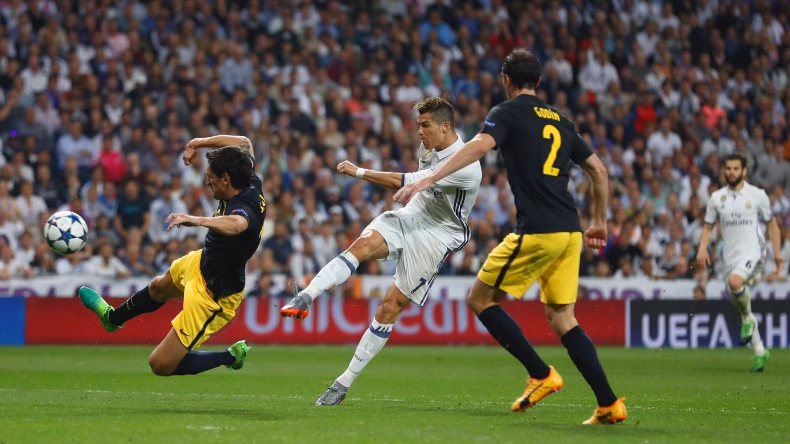 Zidane: 'Ronaldo là tài năng làm bàn thiên bẩm và duy nhất' ảnh 1